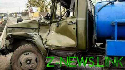 Под Киевом столкнулись грузовик и многотонная фура 