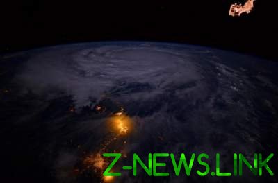 Смертоносный тайфун Дэмри: уникальные фото из космоса 
