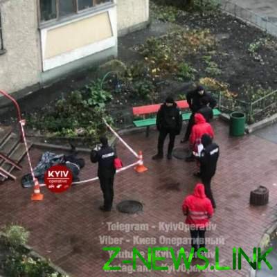 ЧП в Киеве: у подъезда дома найдено тело парня