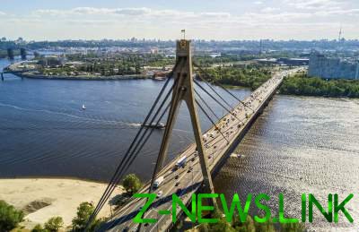 В Киеве решили переименовать Московский мост и ряд скверов