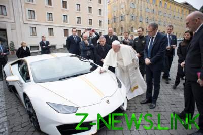 Понтифик придумал, что делать с подаренным ему Lamborghini