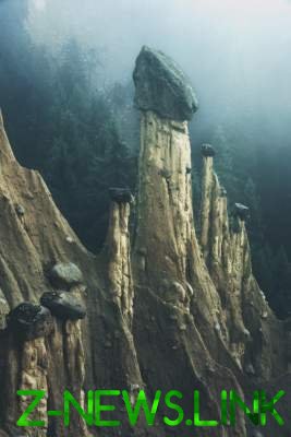 Уникальный памятник природы в итальянских Альпах. Фото