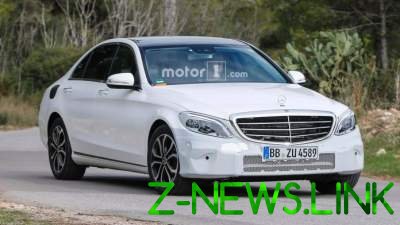 Обновленный Mercedes-Benz C-Class показали почти без камуфляжа 