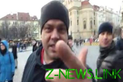 В Праге россияне напали на участников акции в поддержку Украины. Видео
