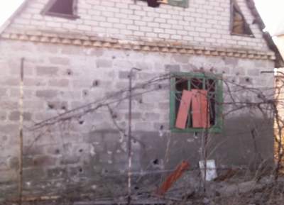 В штабе АТО показали последствия обстрела боевиками жилых домов в Водяном 