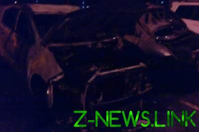 В Харькове неизвестные подожгли два автомобиля