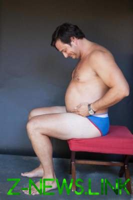 Мужчина развеселил мир «беременной» фотосессией