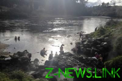 В Новой Зеландии турист сел в термальный бассейн и умер