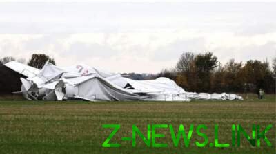 В Великобритании разбился самый длинный самолет-дирижабль 