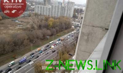 Масштабное ДТП в Киеве: грузовик разбил четыре авто 