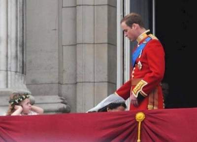 Эти снимки королевская семья Британии предпочла бы забыть. Фото