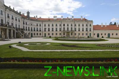 Прогулка по необычайно красивому венгерскому дворцу. Фото