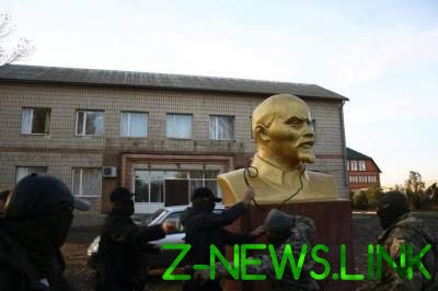 В Одесской области был повален бюст Ленина
