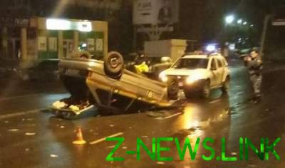 Авария в Одессе: автомобиль перевернулся на крышу
