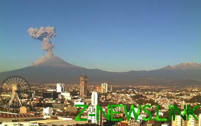 В Мексике произошло извержение вулкана: опубликованы впечатляющие кадры
