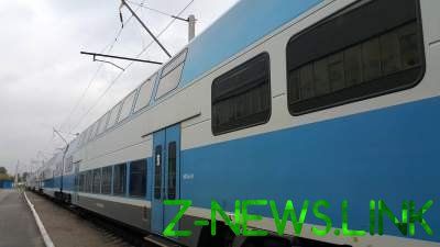 В Украине начал курсировать новый двухэтажный поезд 
