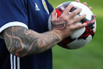 Футболист повеселил болельщиков забавной татуировкой