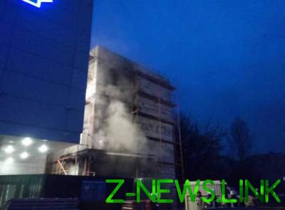 В Киеве удалось ликвидировать пожар у магазина «Агромат»