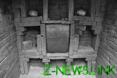 В Китае раскопали две уникальные древние гробницы 