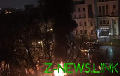 В Киеве снова палят шины. Видео