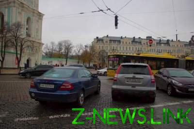 В Киеве «героиня парковки» парализовала движение троллейбусов