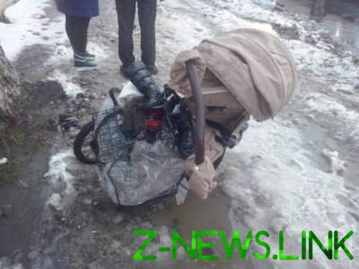 Под Киевом автомобиль сбил женщину с ребенком и школьницу