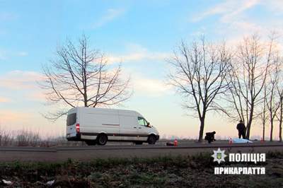 Трагическое ДТП на Прикарпатье: автомобиль насмерть сбил пенсионерку