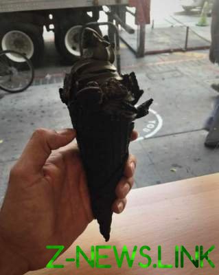 Необычно: черное мороженое, которое стоит попробовать. Фото