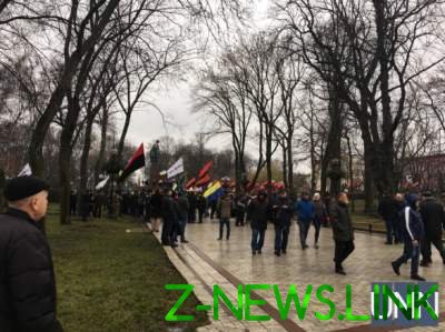 В Киеве проходит марш сторонников Саакашвили