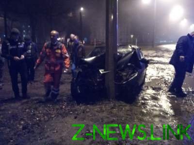 Смертельная авария в Харькове: автомобиль влетел в столб