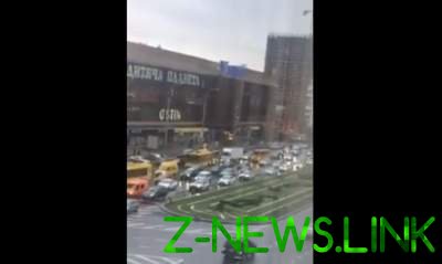 В центр Киева направилась колонна полицейских машин. Видео