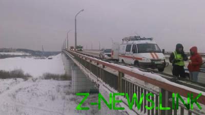 Россияне разбились об лед во время прыжка с моста. Видео