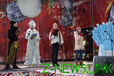 Соцсети высмеяли «новогодние» фото из оккупированного Донбасса