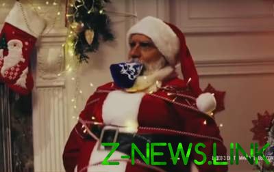 RT показал, как Дед Мороз «взял в заложники» Санта Клауса. Видео