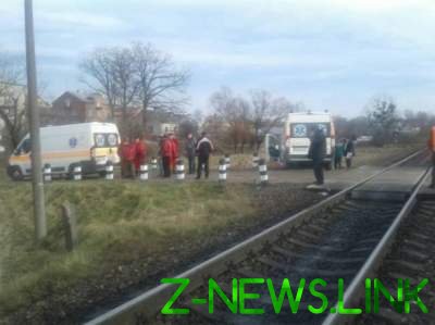 Возле Львова поезд столкнулся с каретой «скорой помощи»