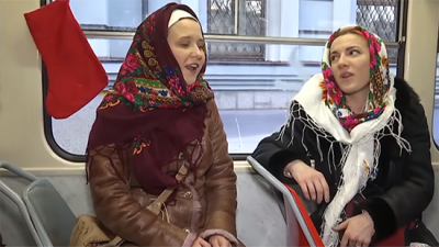 По Киеву ездит трамвай с живой музыкой. Видео