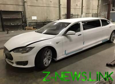 Tesla превратили в шикарный лимузин