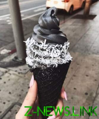 Необычно: черное мороженое, которое стоит попробовать. Фото