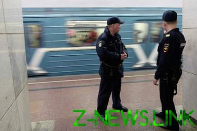 В Петербурге трое с нунчаками и ножами атаковали поезд метро