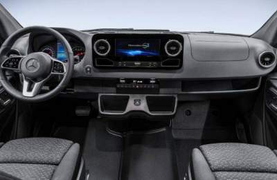 Mercedes представил интерьер фургона Sprinter нового поколения  