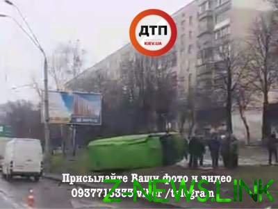 Серьезное ДТП в Киеве: микроавтобус перевернулся, столкнувшись с BMW