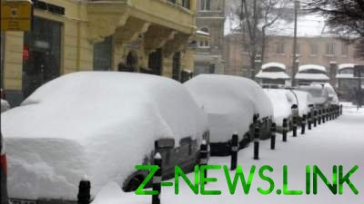 Запад Украины засыпало снегом. Видео