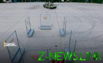 Китайский военный на танке показал парковку уровня "бог"