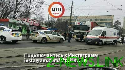 В Киеве фура на «зебре» сбила мужчину