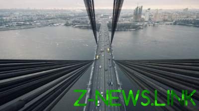 На двух мостах Киева временно ограничат движение