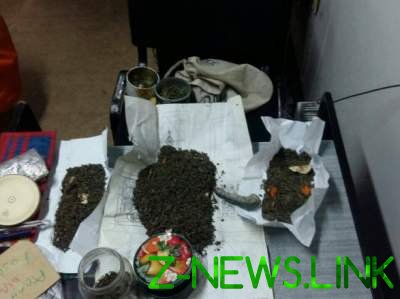 На Закарпатье киевлянин хотел провезти марихуану в банке из-под кофе
