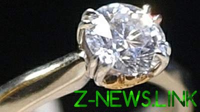 Китаянка перерыла свалку в поисках бриллиантового кольца