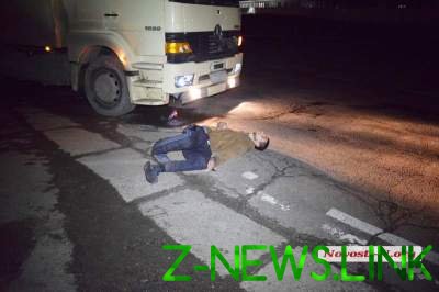 Смертельное ДТП под Николаевом: грузовик сбил пьяных пешеходов