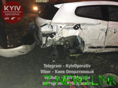 В Киеве пьяный водитель за рулем Volkswagen влетел в столб