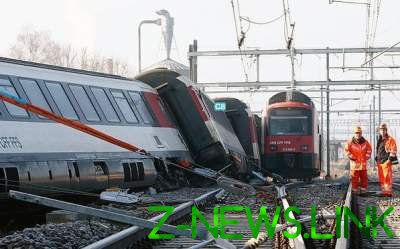Столкновение поездов в Италии - десятеро погибших